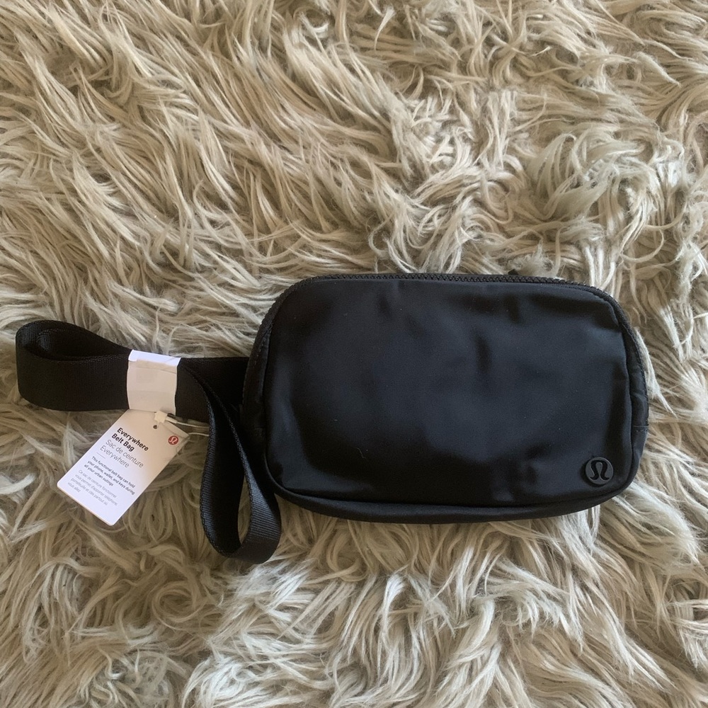 Lululemon Everywhere Belt Bag NWT